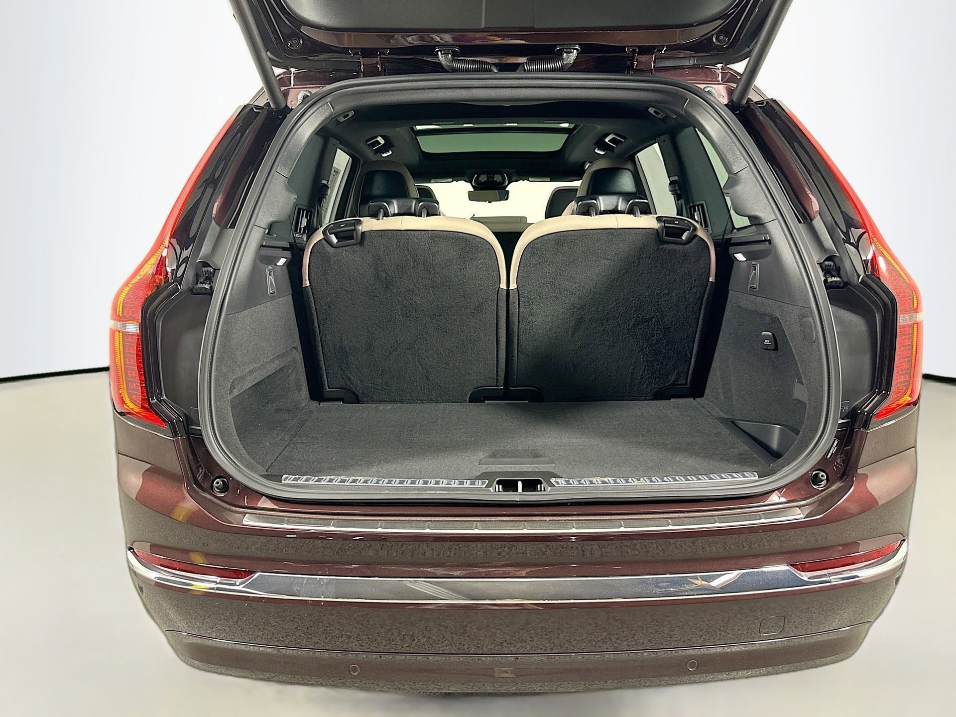 New 2026 Volvo XC90 B5 Plus w/ Protection Package Premier AWD/4WD image 31