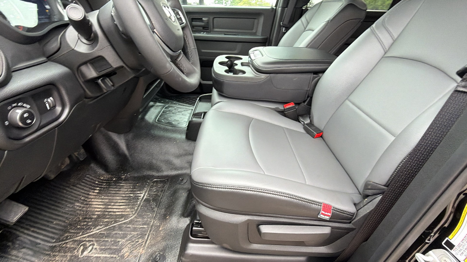 New 2025 RAM 5500 Tradesman w/ Safety Group AWD/4WD image 16