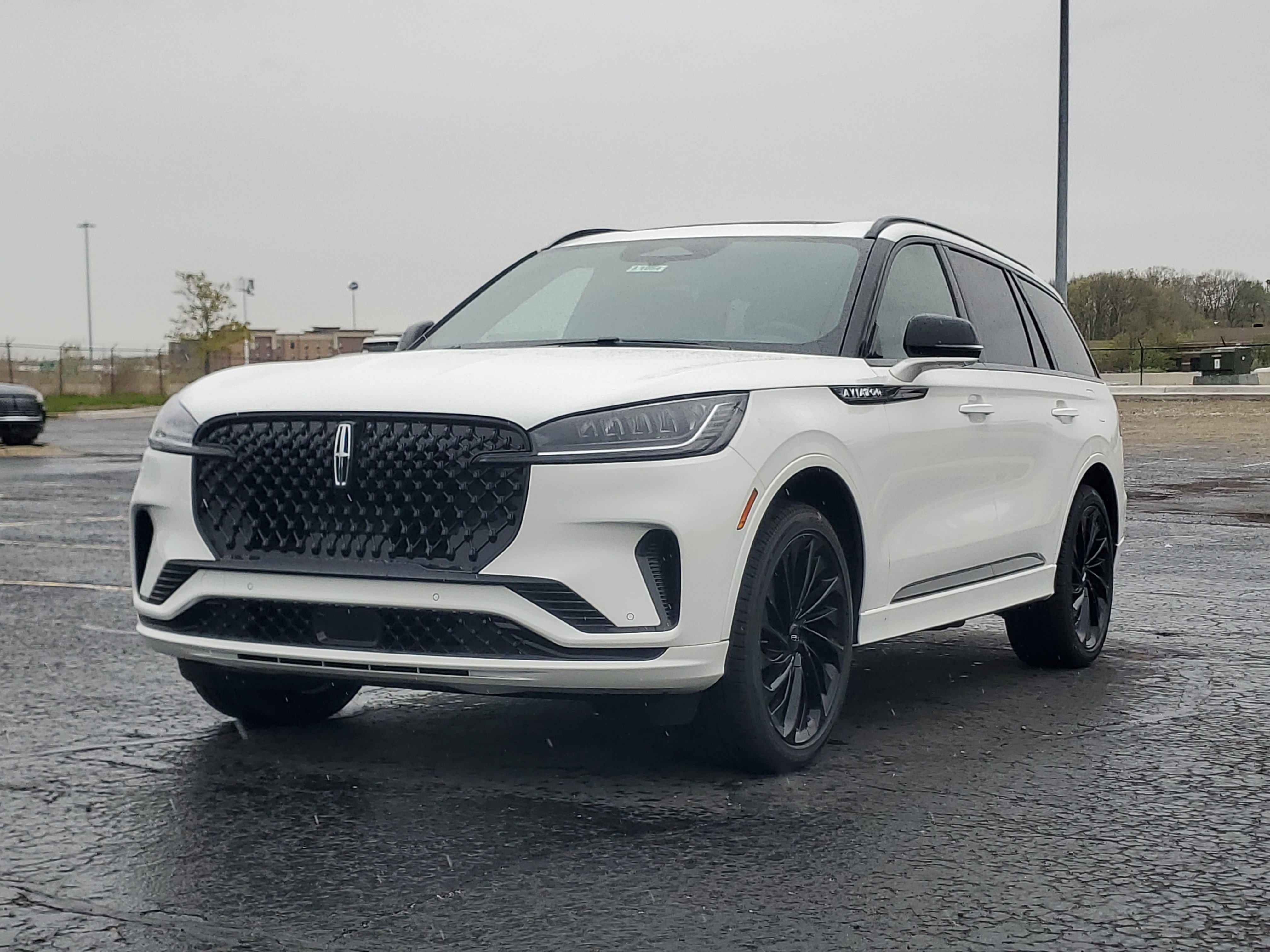 New 2026 Lincoln Aviator Reserve w/ Jet Appearance Package AWD/4WD image 2