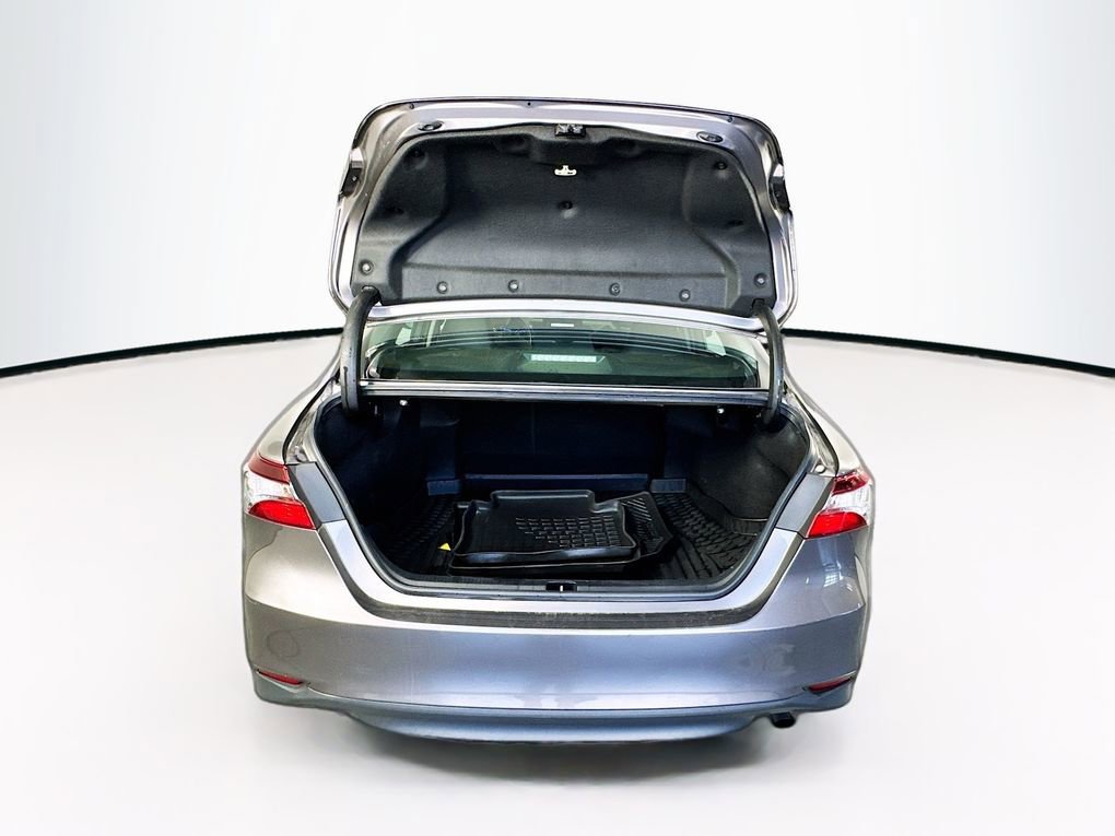 Used 2021 Toyota Camry LE image 18