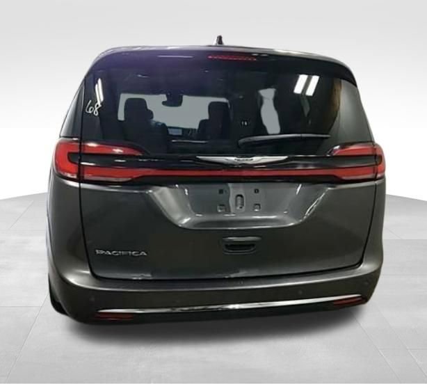 Used 2023 Chrysler Pacifica Touring-L FWD image 12