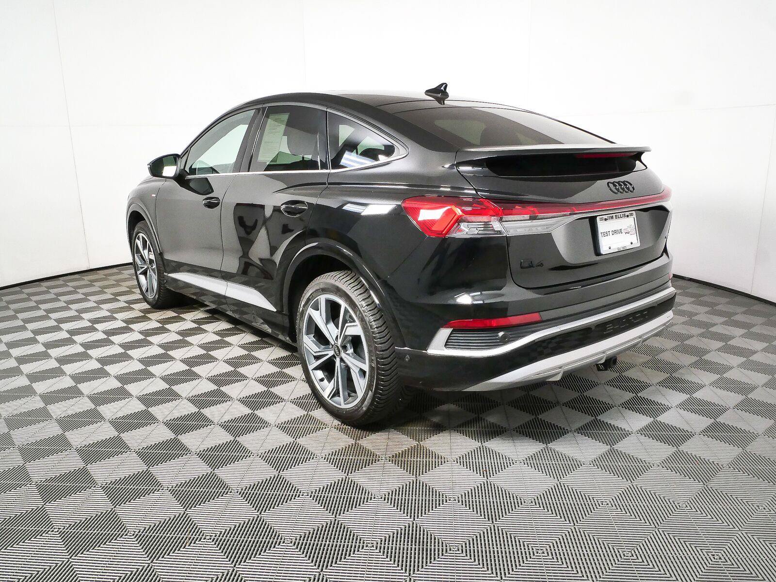 Used 2023 Audi Q4 e-tron Premium Plus w/ Premium Plus AWD/4WD image 29