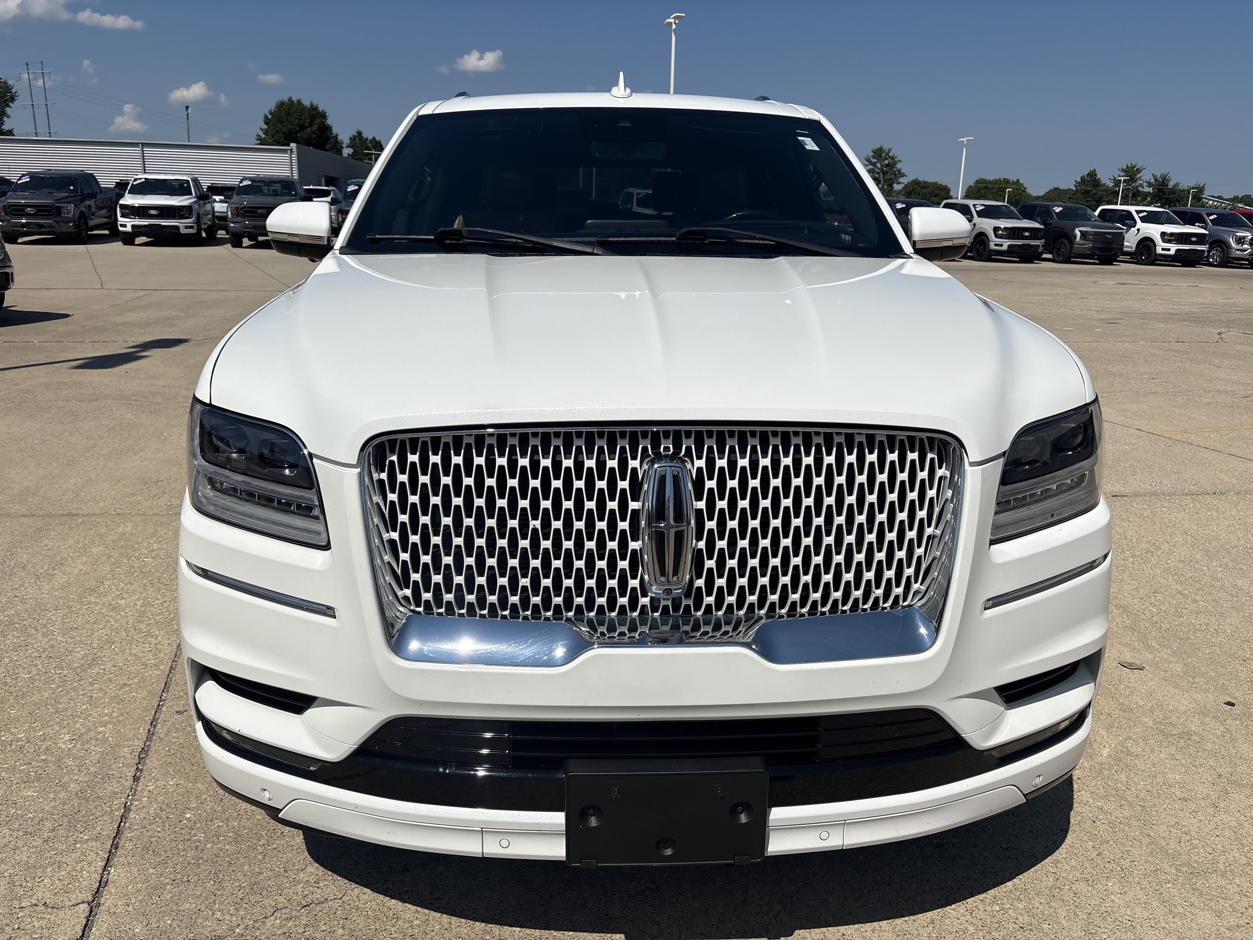 Used 2021 Lincoln Navigator Reserve AWD/4WD image 2