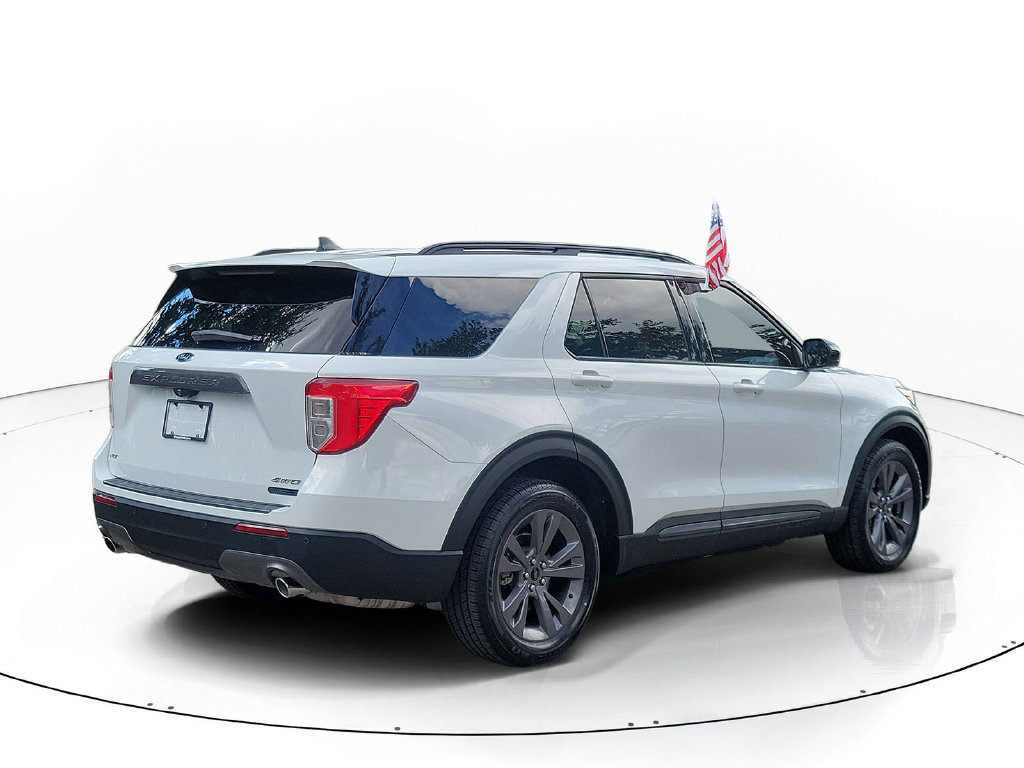 Used 2022 Ford Explorer XLT w/ Equipment Group 202A AWD/4WD image 3