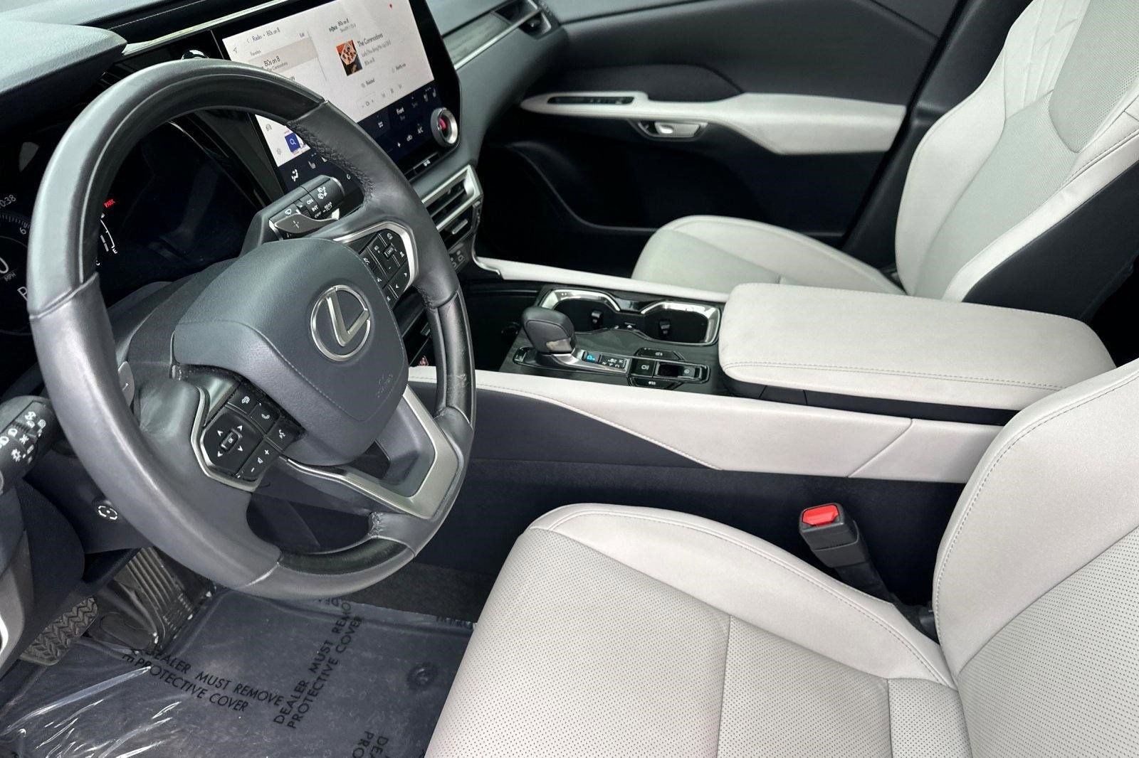 Used 2024 Lexus RX 350 Premium w/ Accessory Package (Z1) image 4