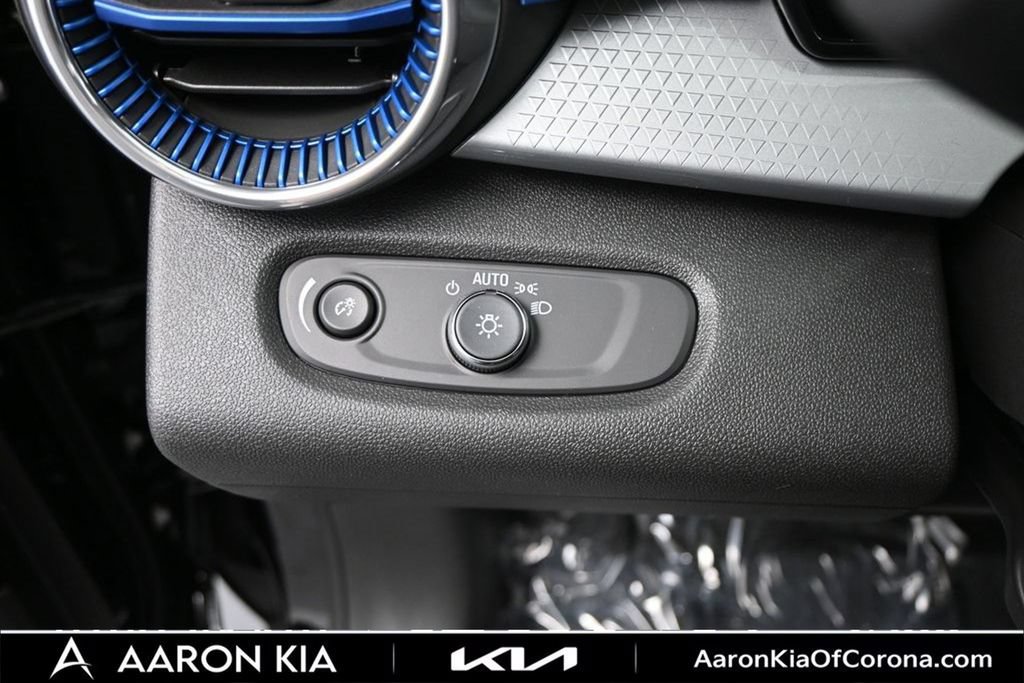 Used 2026 Chevrolet Trax LT w/ Sunroof Package FWD image 19