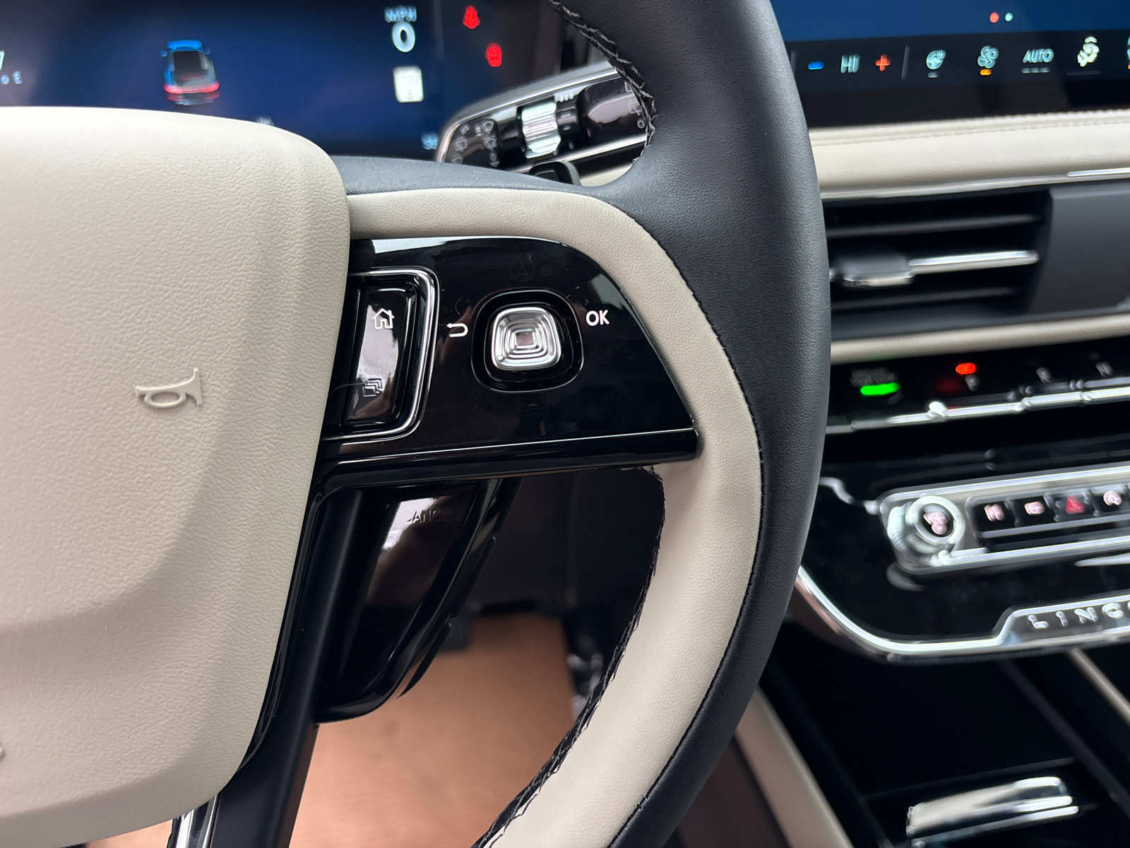 New 2026 Lincoln Corsair Premiere image 18