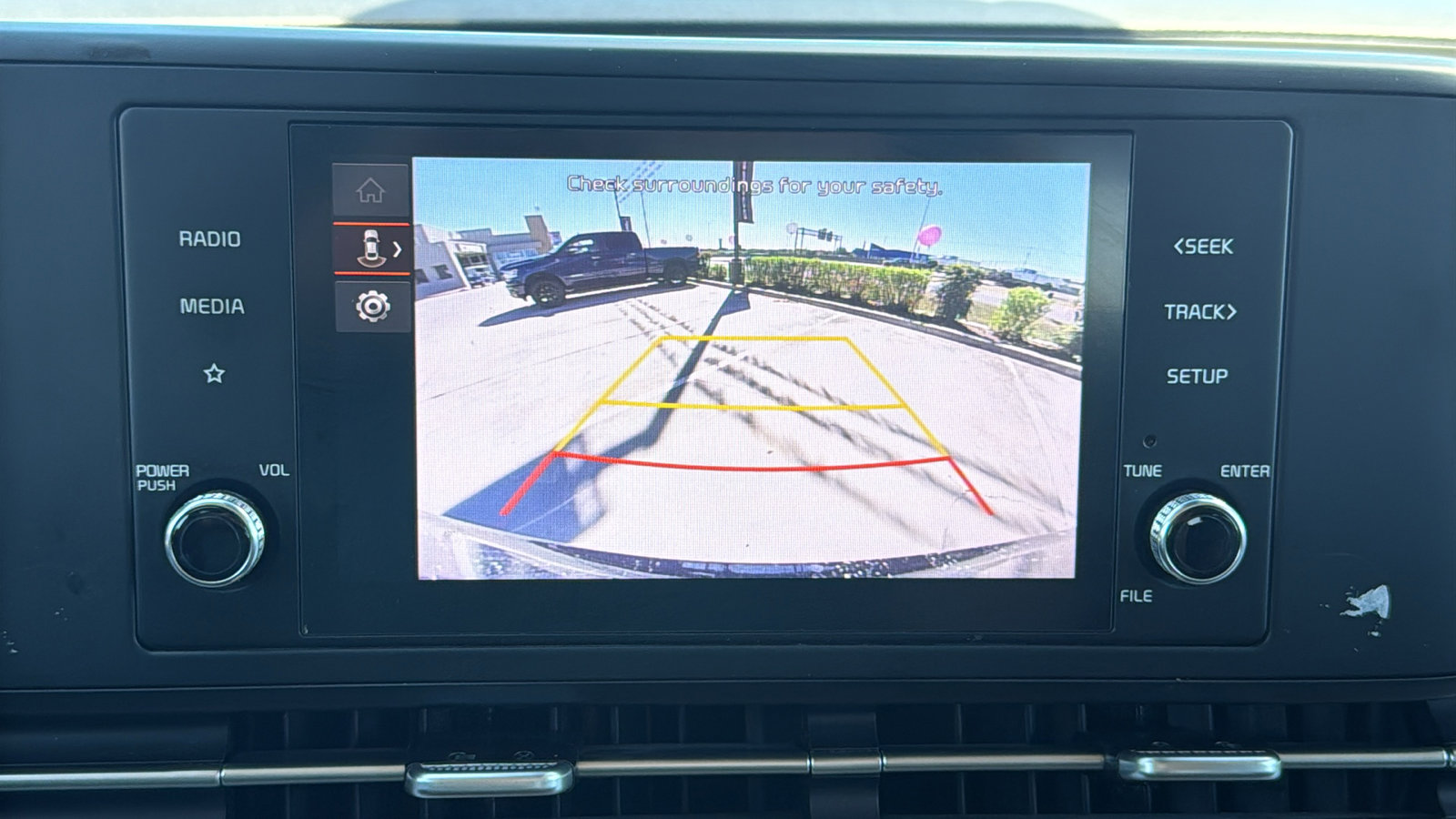 Used 2024 Kia Carnival LX image 24