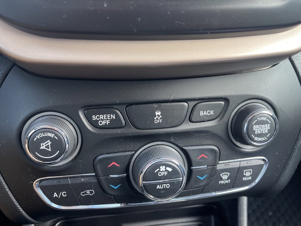 Used 2014 Jeep Cherokee Latitude image 16