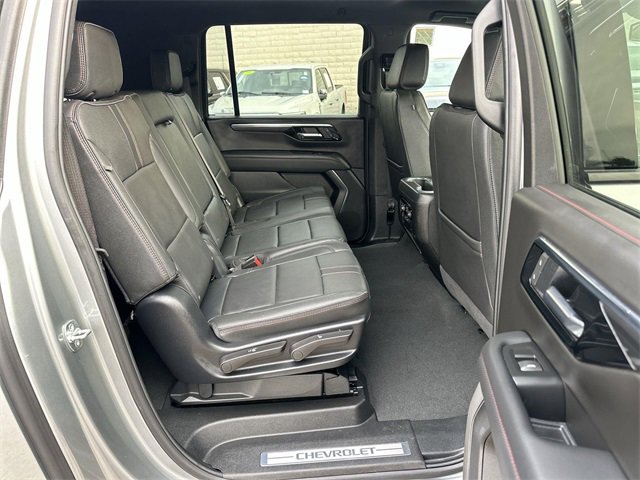 Used 2025 Chevrolet Suburban RST image 26