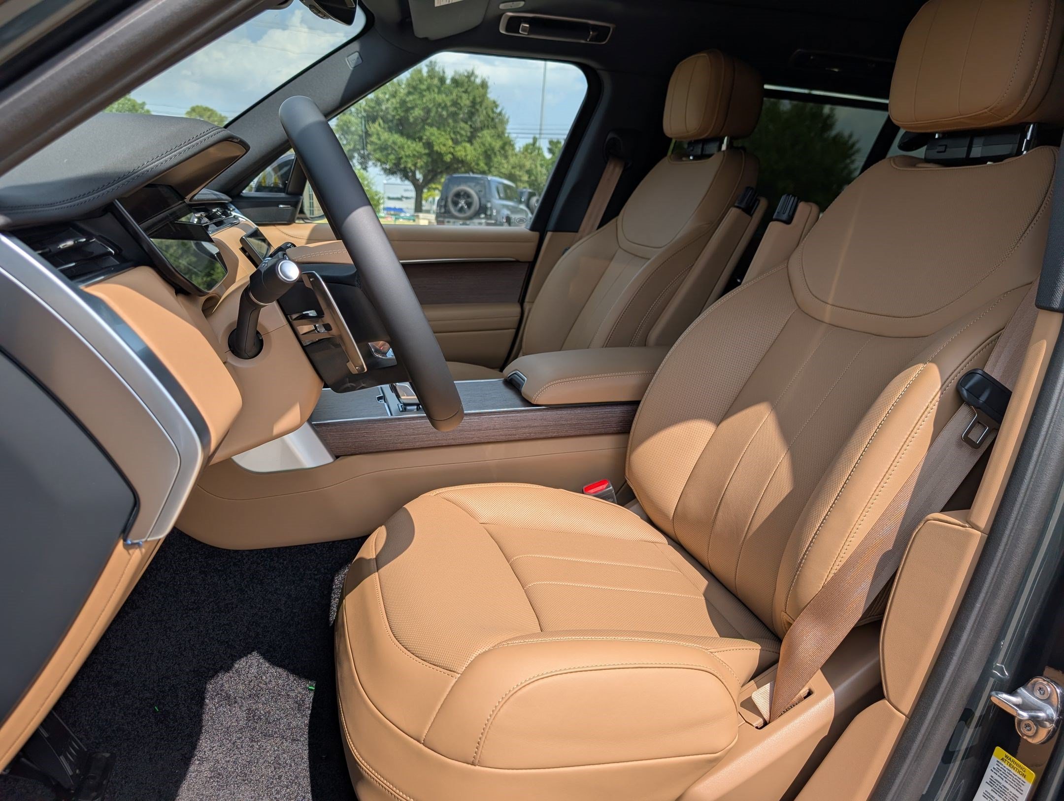 New 2026 Land Rover Range Rover Long Wheelbase SE AWD/4WD image 5