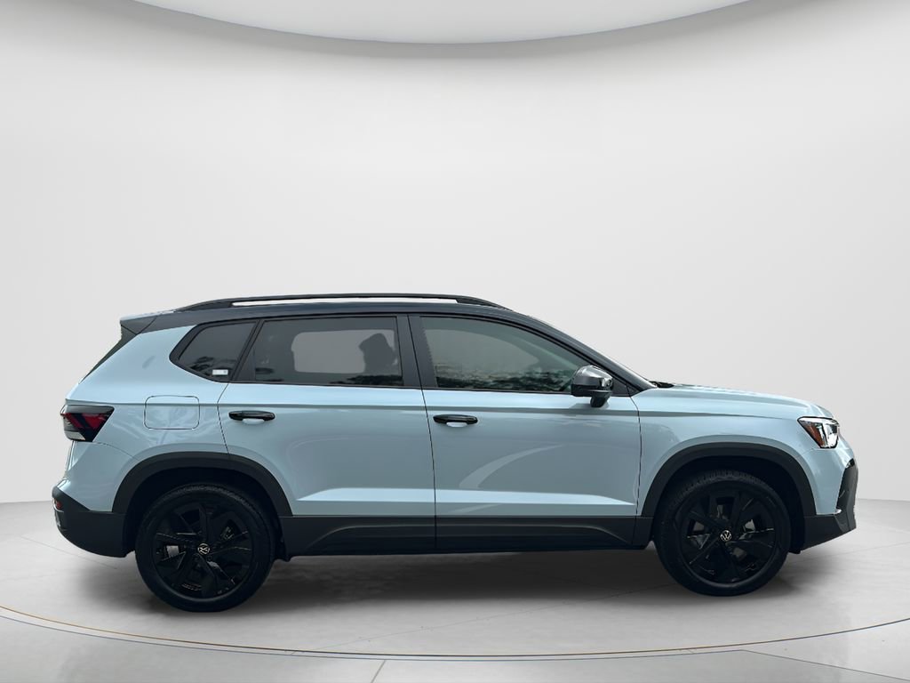 New 2026 Volkswagen Taos SE image 6