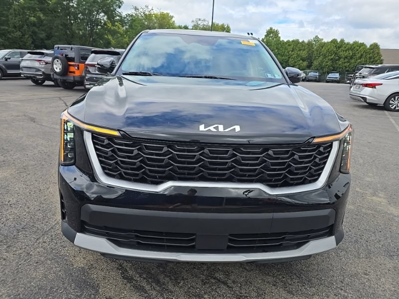 Used 2024 Kia Sorento LX FWD image 2