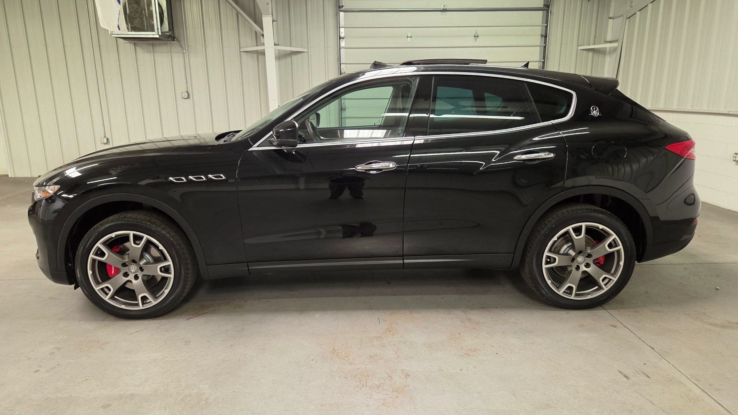 Used 2017 Maserati Levante AWD/4WD image 3