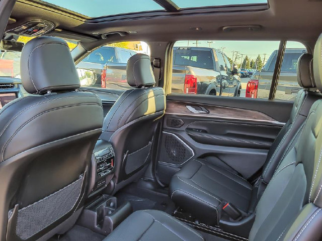 New 2027 Jeep Grand Cherokee L Limited AWD/4WD image 14