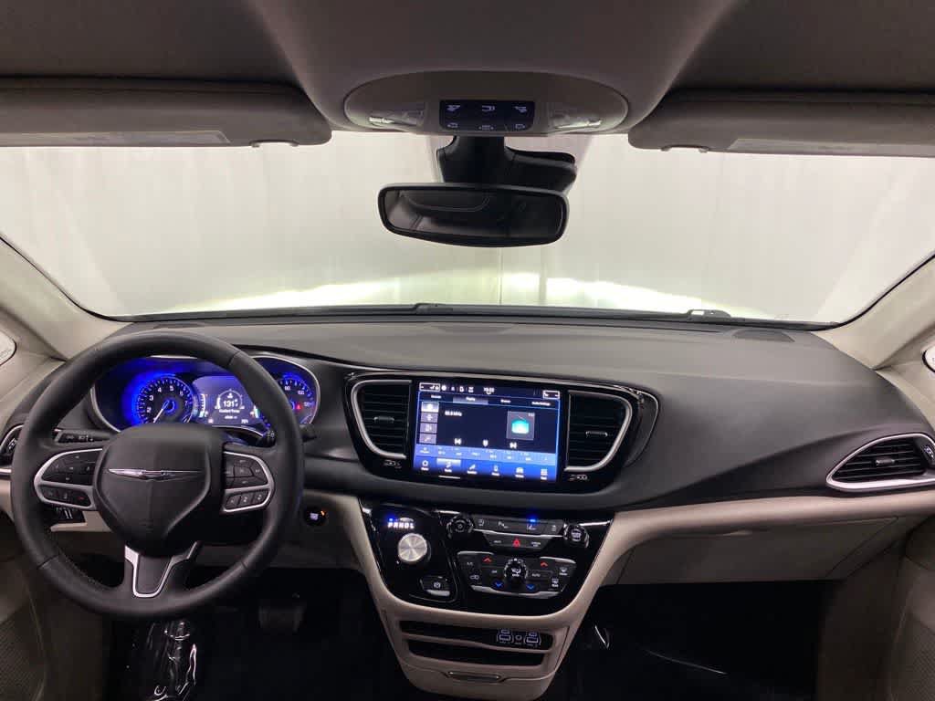 Used 2024 Chrysler Pacifica Touring-L FWD image 13