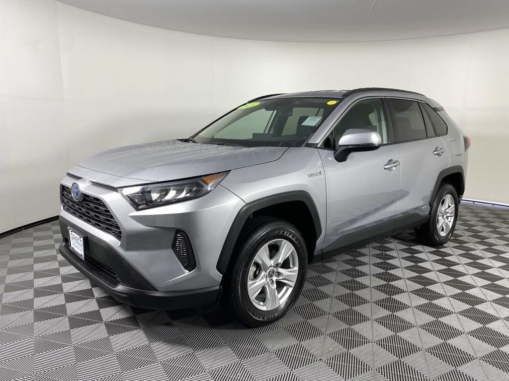 Used 2021 Toyota RAV4 LE AWD/4WD image 4