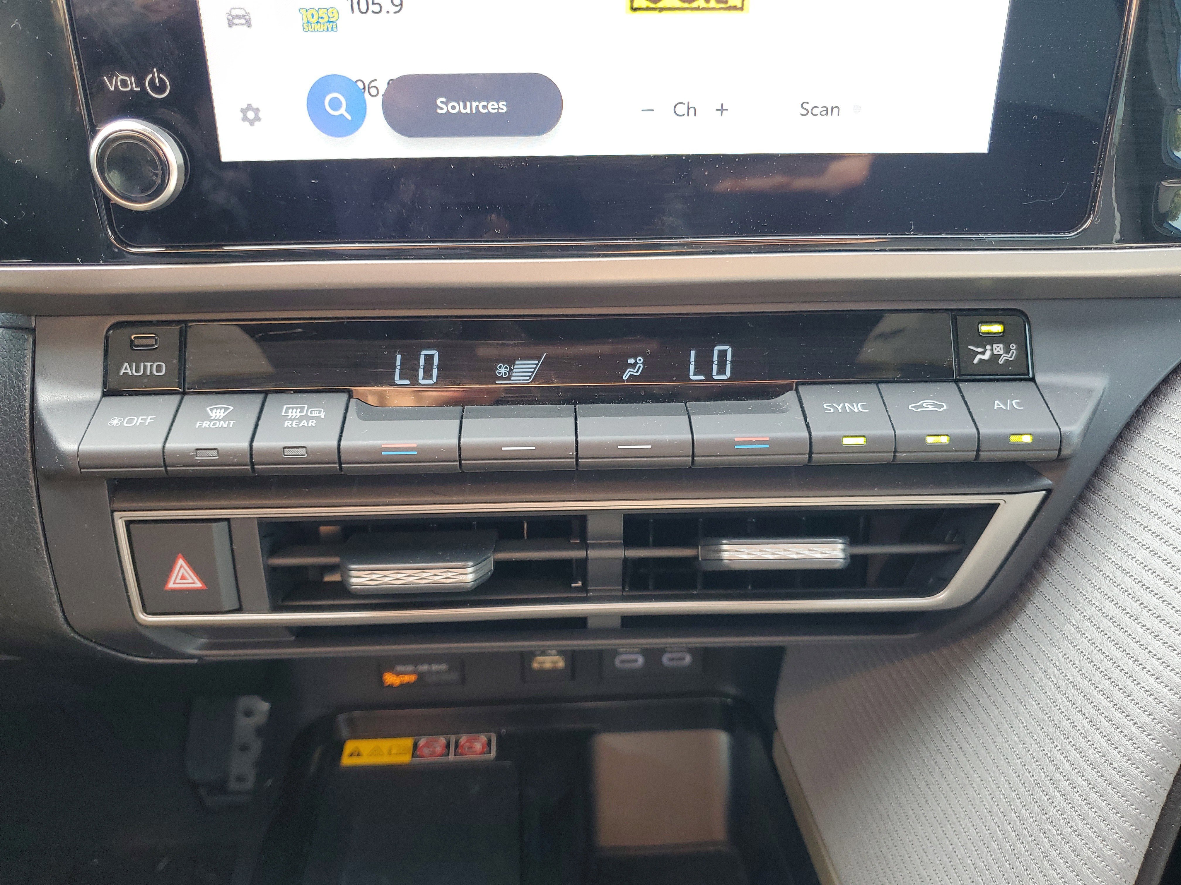 Used 2025 Toyota Camry SE image 21