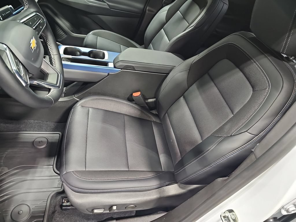 Used 2025 Chevrolet Equinox EV LT w/ LPO, All-Weather Mat Package FWD image 15