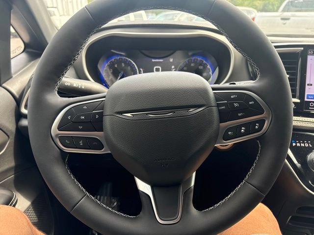 New 2027 Chrysler Pacifica Select w/ Family Tech Group AWD/4WD image 28