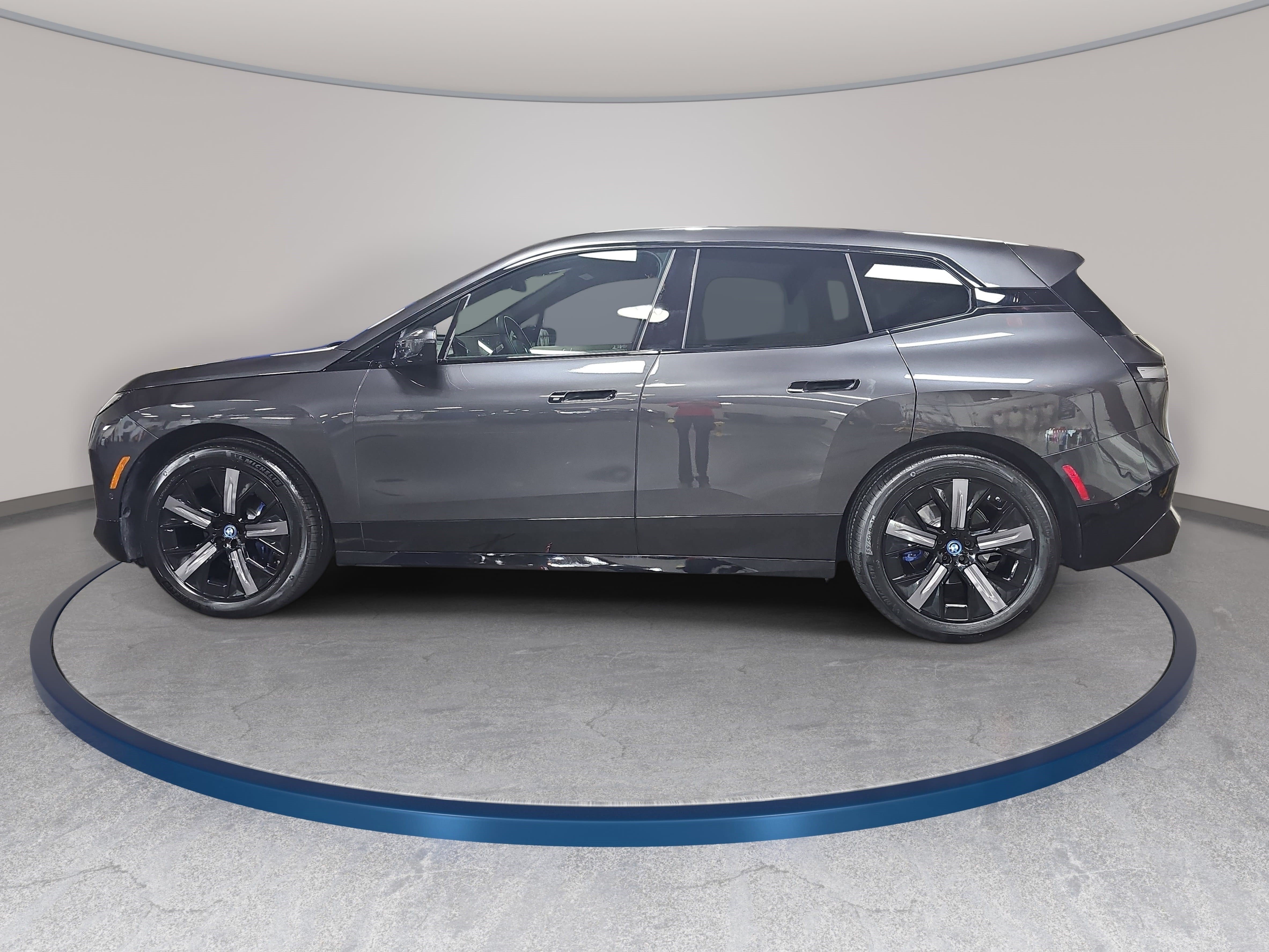 Used 2024 BMW iX xDrive50 w/ Premium Package AWD/4WD image 8