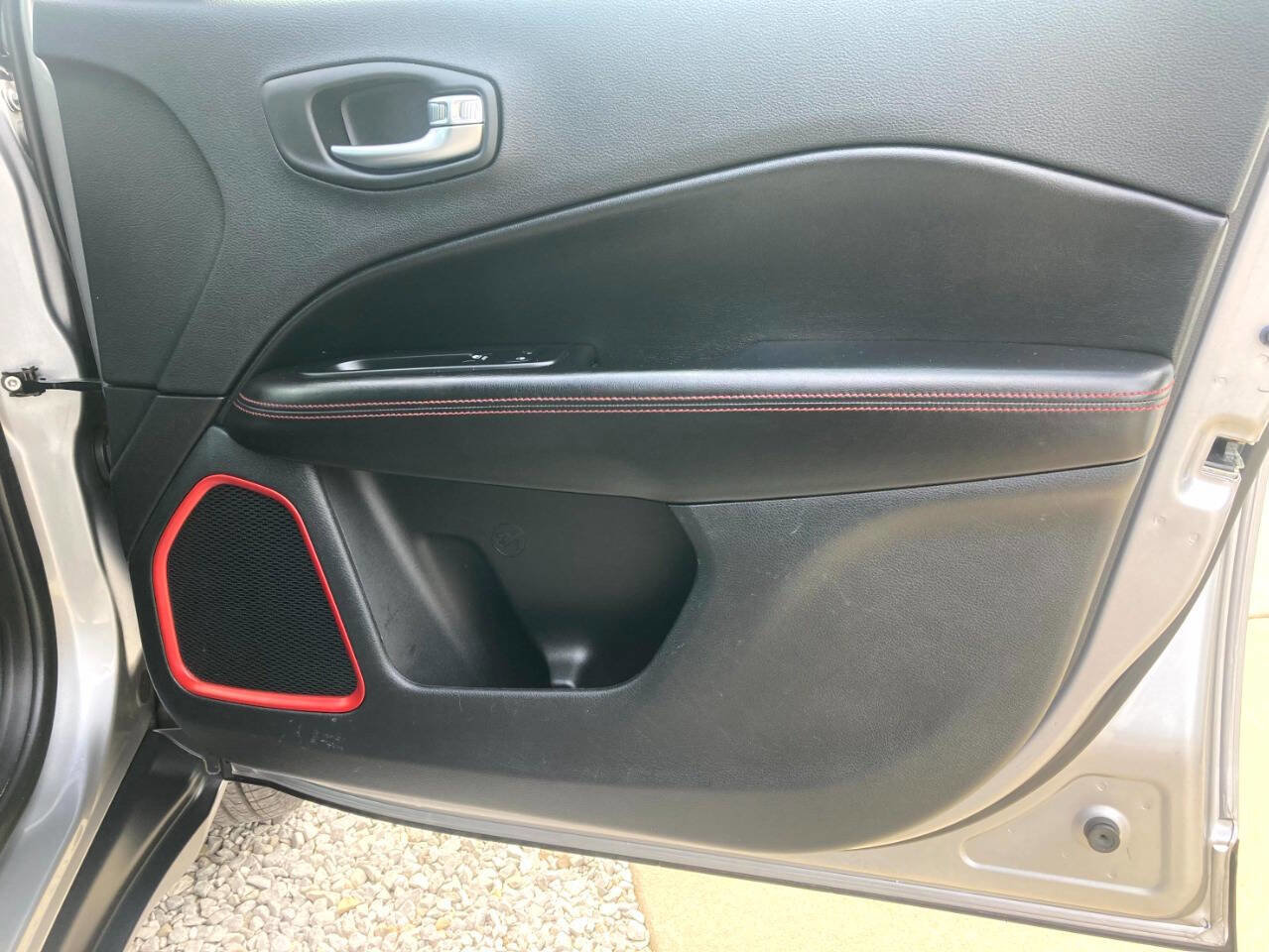Used 2019 Jeep Compass Trailhawk image 17