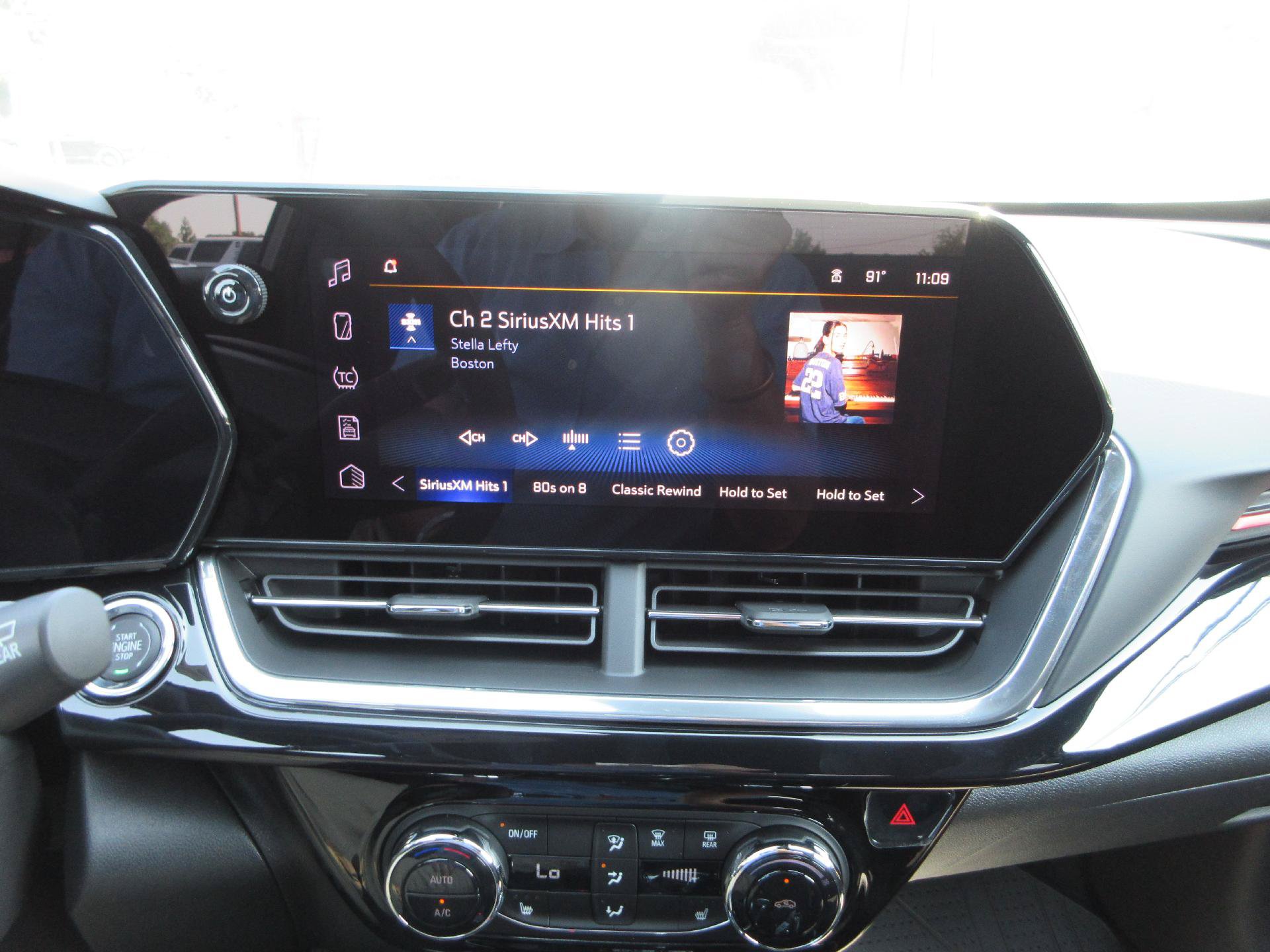New 2026 Chevrolet Trax RS w/ Sunroof Package FWD image 17