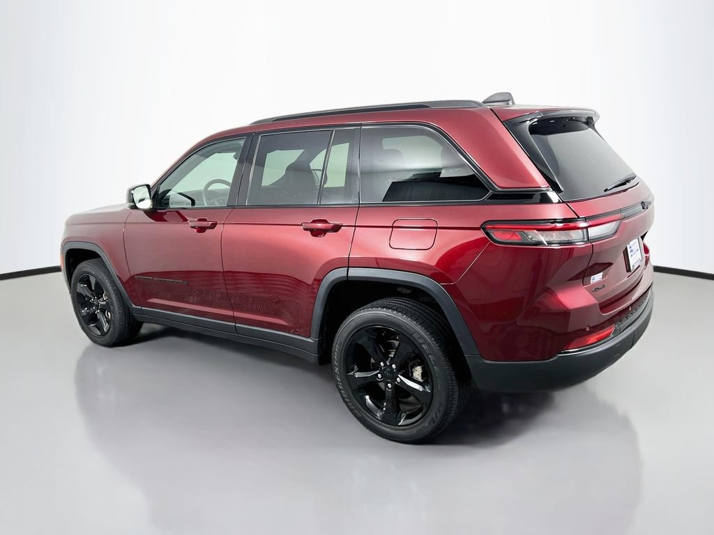 Used 2022 Jeep Grand Cherokee Altitude AWD/4WD image 5