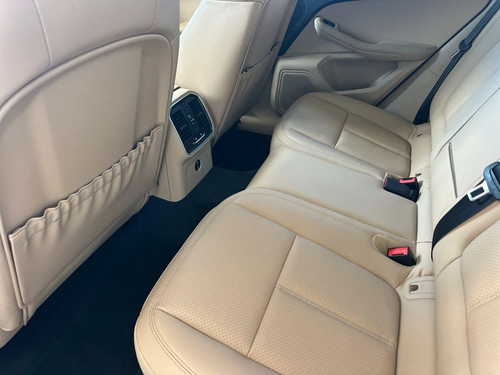 New 2026 Porsche Macan AWD/4WD image 13