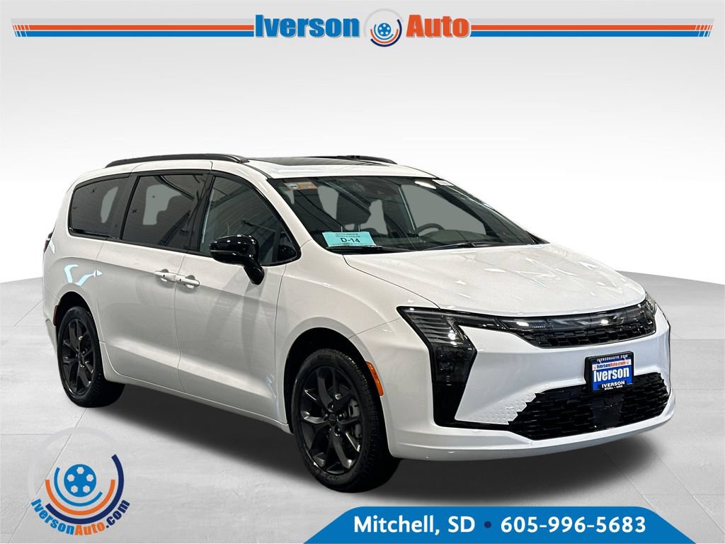 New 2027 Chrysler Pacifica Limited AWD/4WD image 1