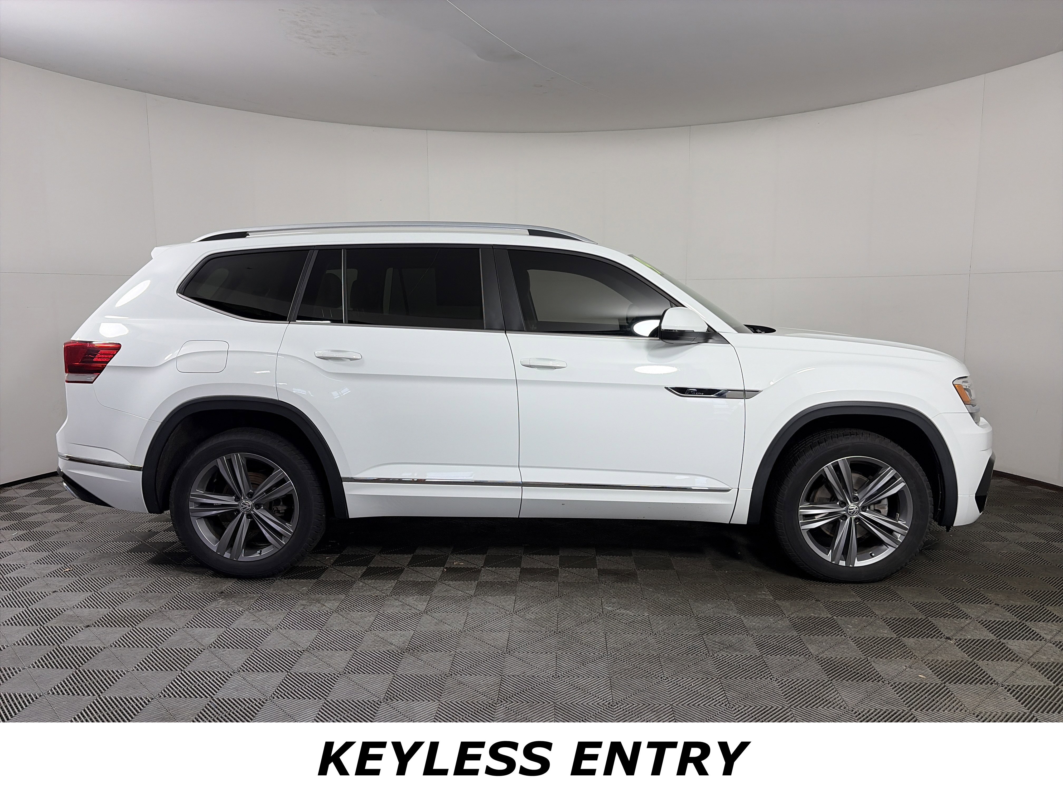 Used 2019 Volkswagen Atlas SEL R-Line image 8