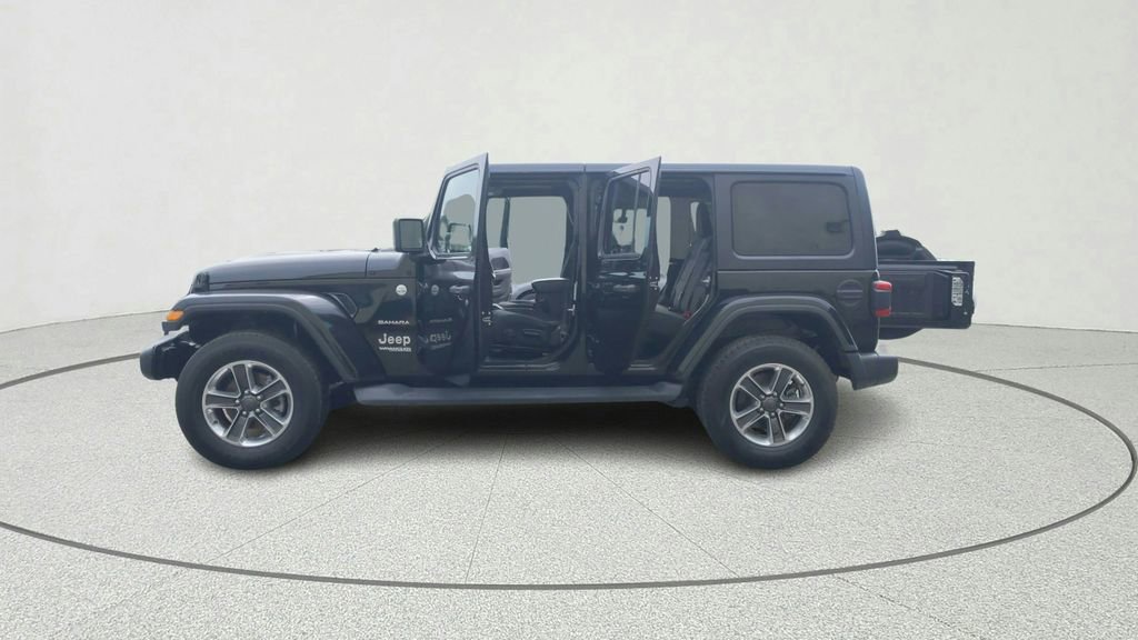 Used 2018 Jeep Wrangler Unlimited Sahara w/ Dual Top Group AWD/4WD image 11