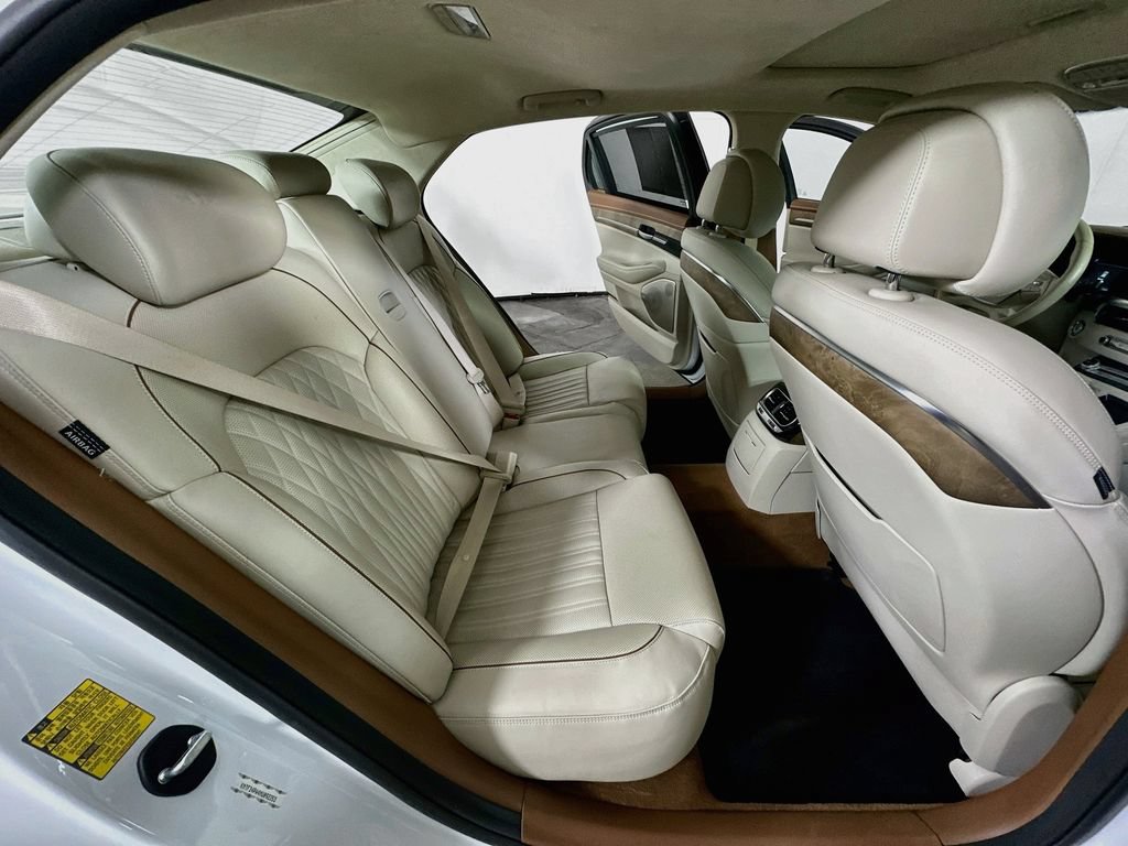 Used 2021 Genesis G90 3.3T Premium RWD image 11