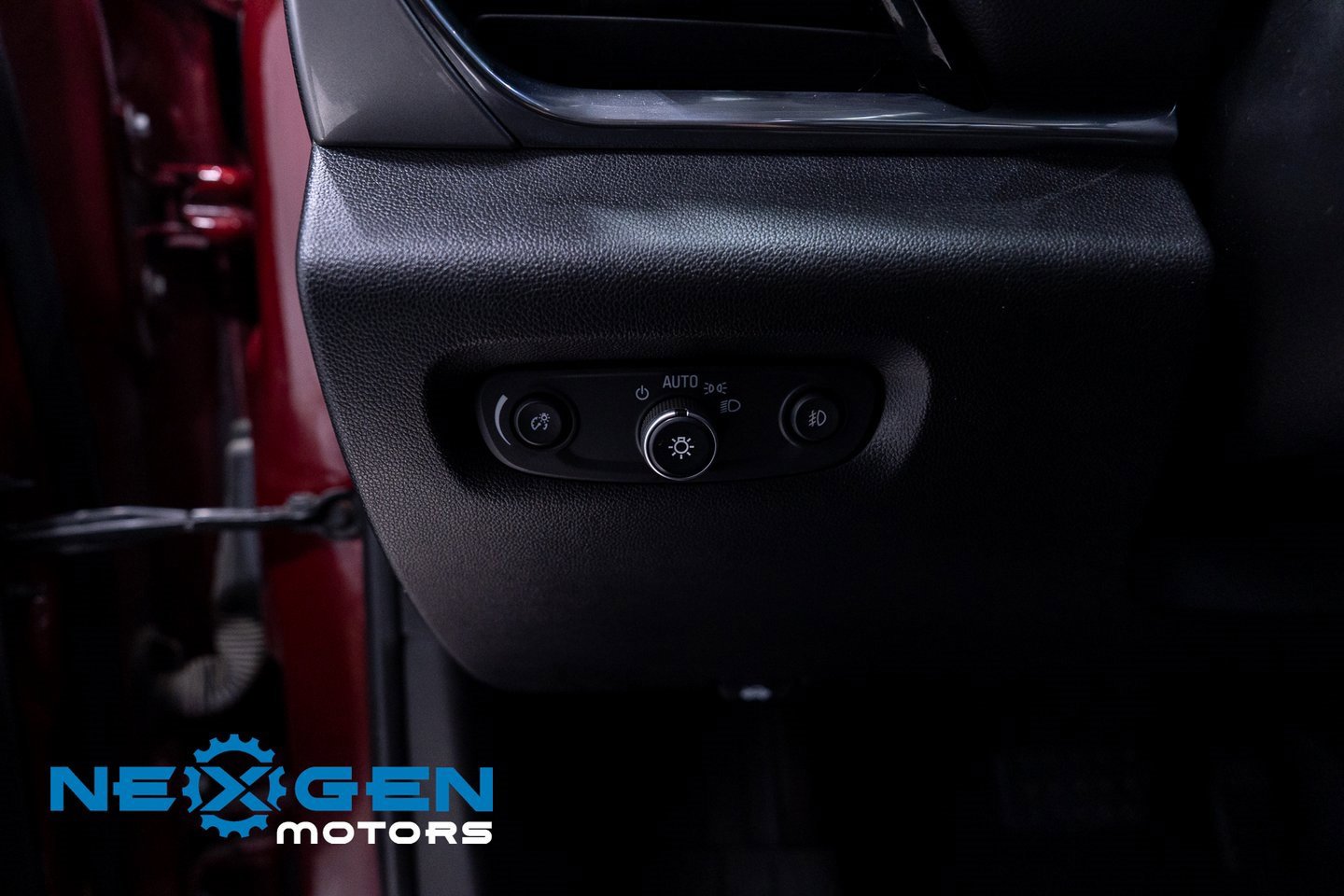 Used 2020 Chevrolet Traverse LT image 21