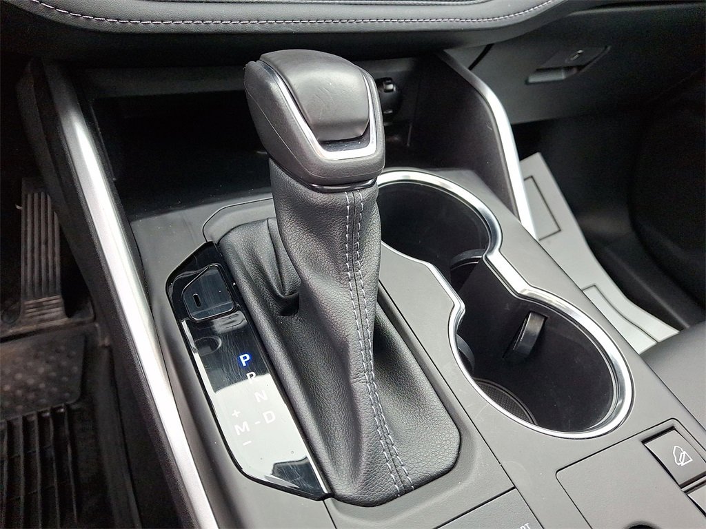 Used 2023 Toyota Highlander XLE image 12