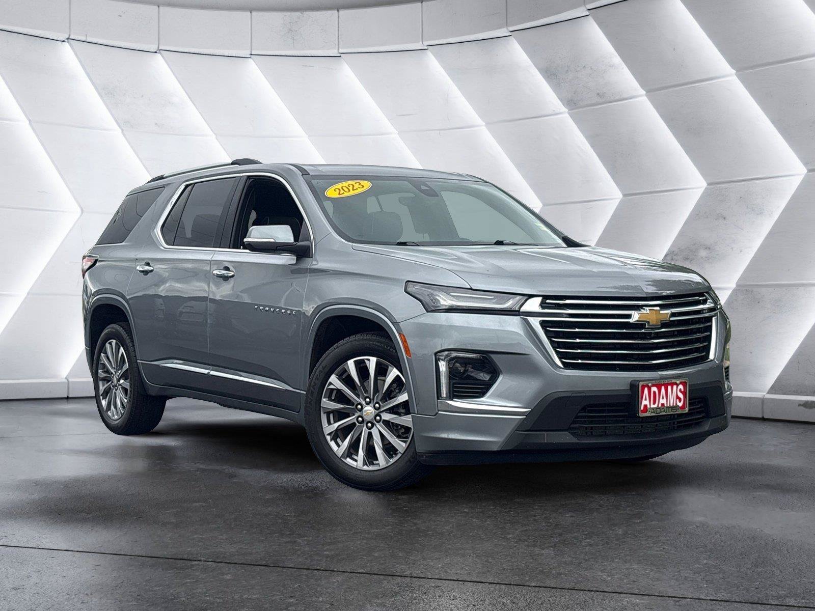 Used 2023 Chevrolet Traverse Premier AWD/4WD image 1