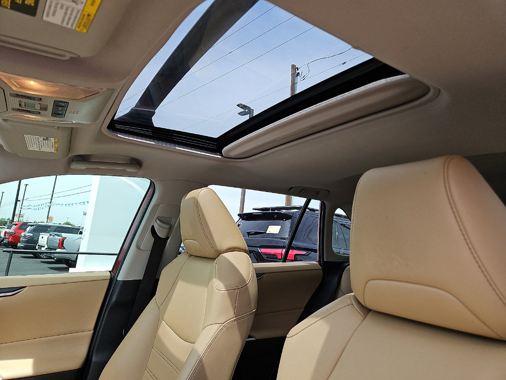Used 2020 Toyota RAV4 XLE Premium FWD image 12
