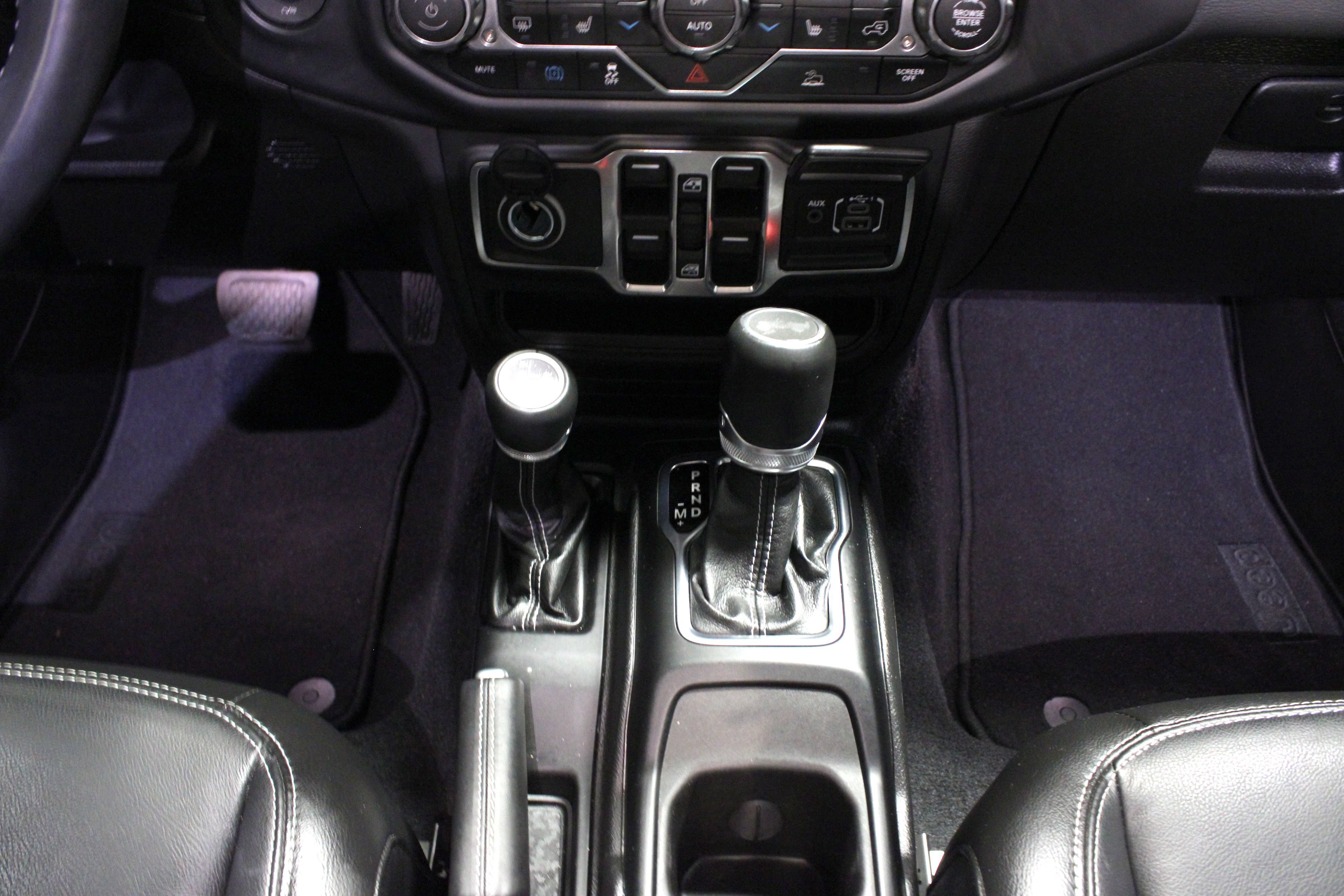 Used 2023 Jeep Wrangler Unlimited Sahara w/ Cold Weather Group AWD/4WD image 21