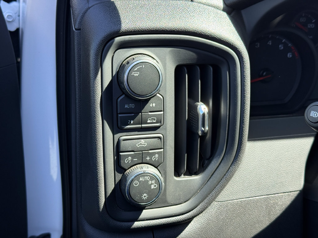 Used 2026 Chevrolet Silverado 1500 Custom w/ Turbomax Blackout Package AWD/4WD image 28