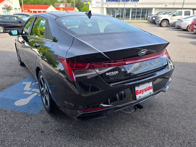 Used 2023 Hyundai Elantra Limited w/ Preferred Accessory Package FWD image 34