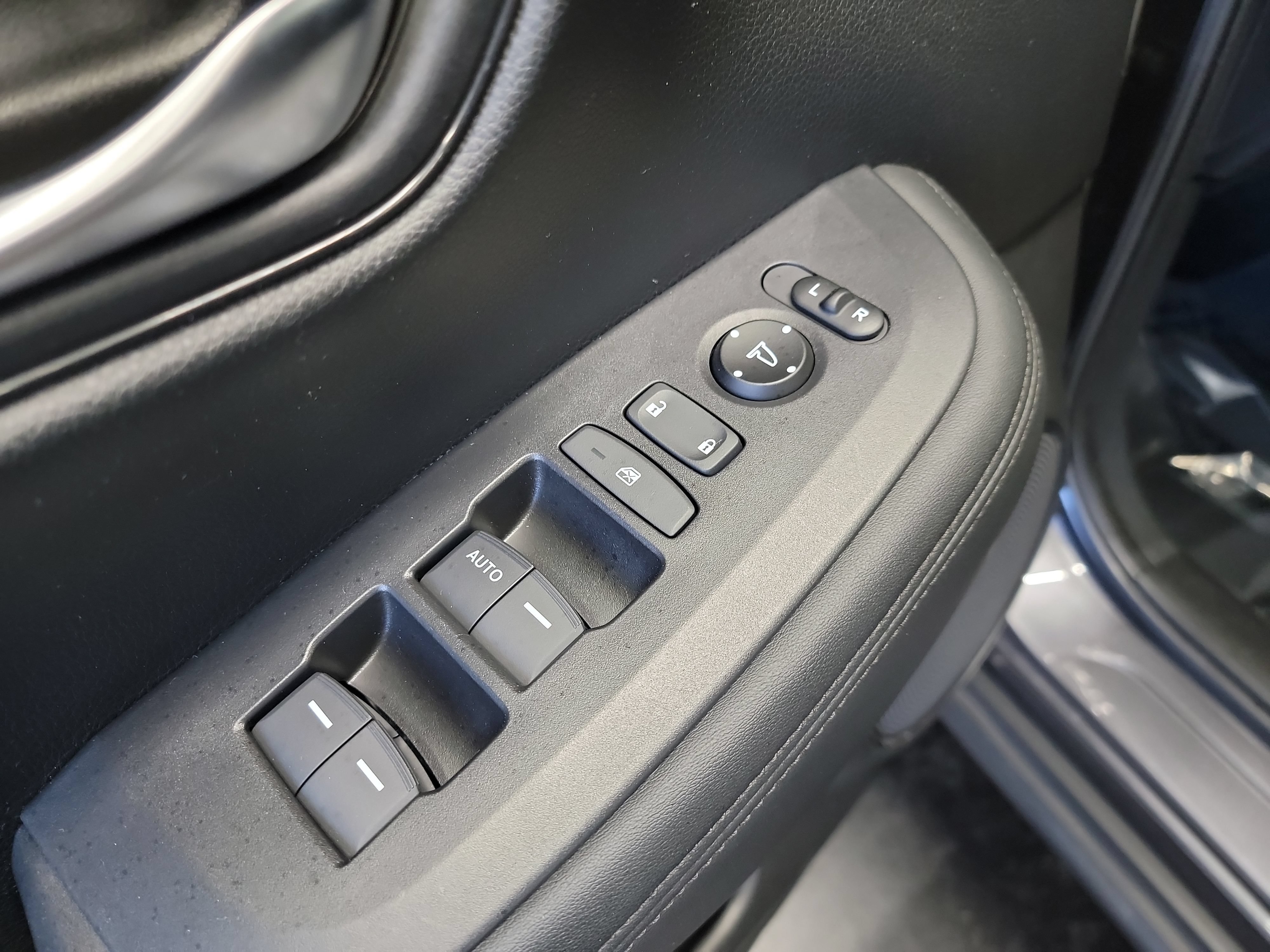 Used 2023 Honda HR-V LX image 14