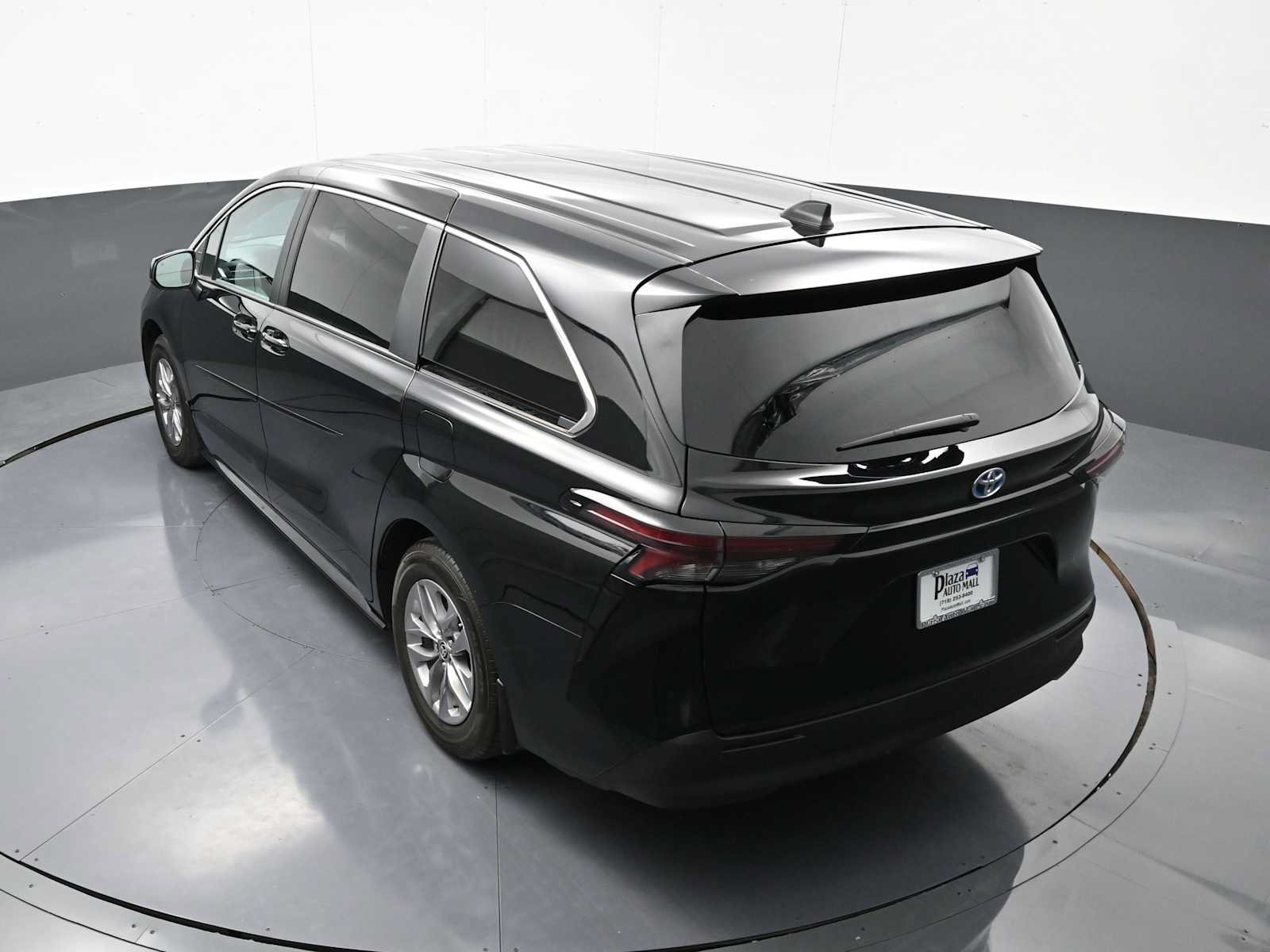 Used 2024 Toyota Sienna LE w/ Protection Package (TMS) AWD/4WD image 36