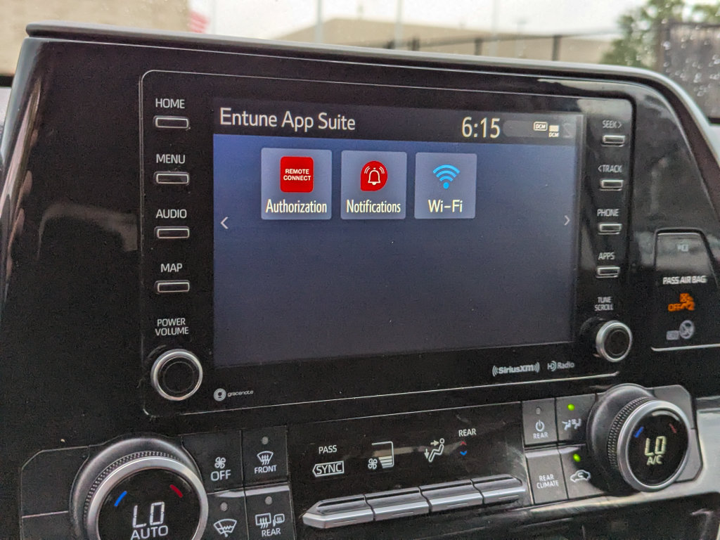 Used 2021 Toyota Highlander LE AWD/4WD image 35
