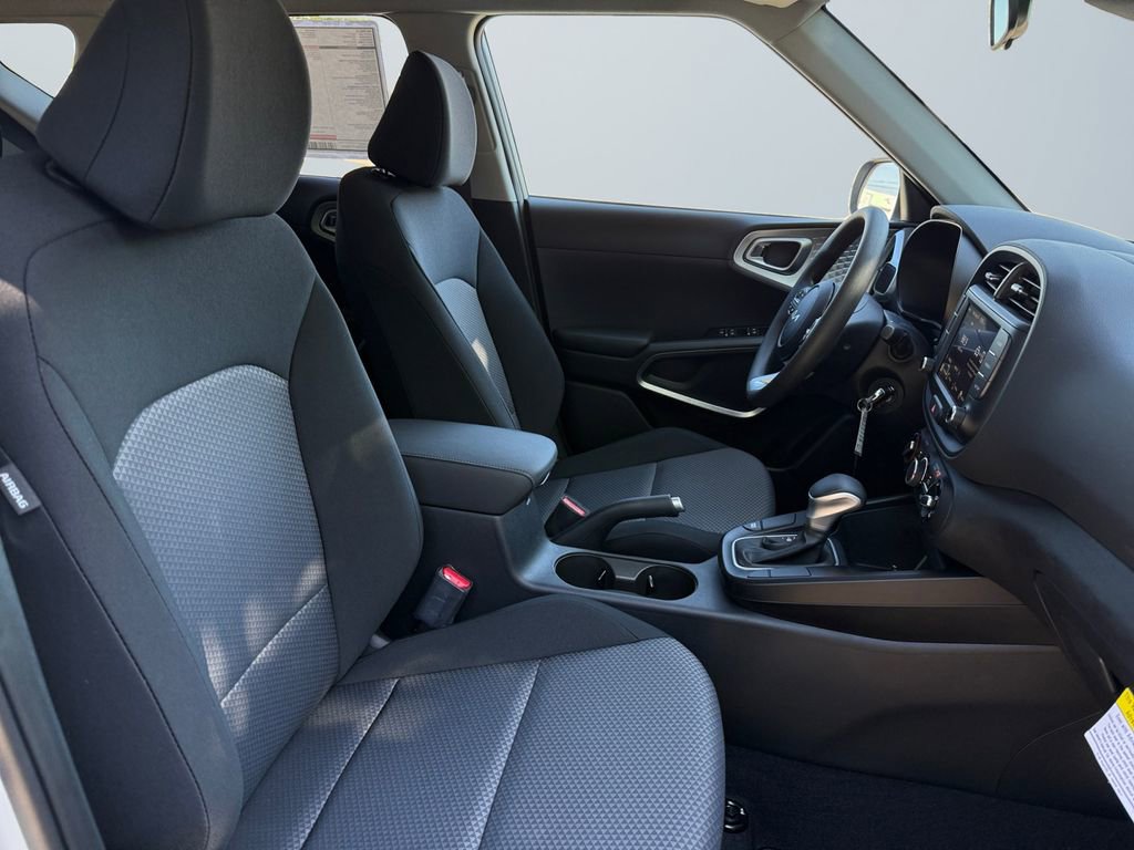 New 2025 Kia Soul LX image 15