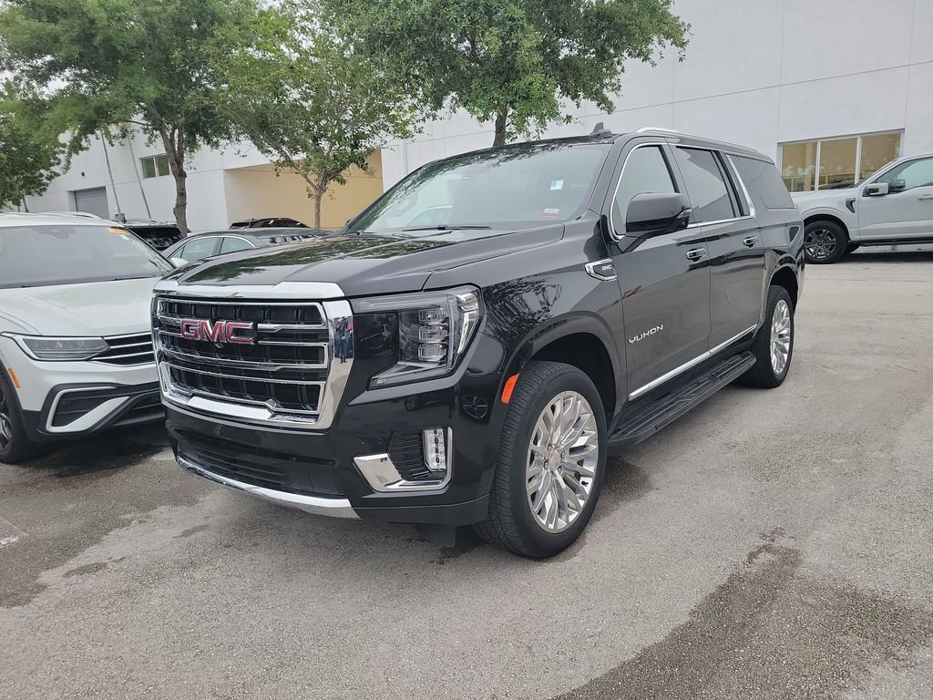 Used 2024 GMC Yukon XL SLT w/ SLT Luxury Package image 2