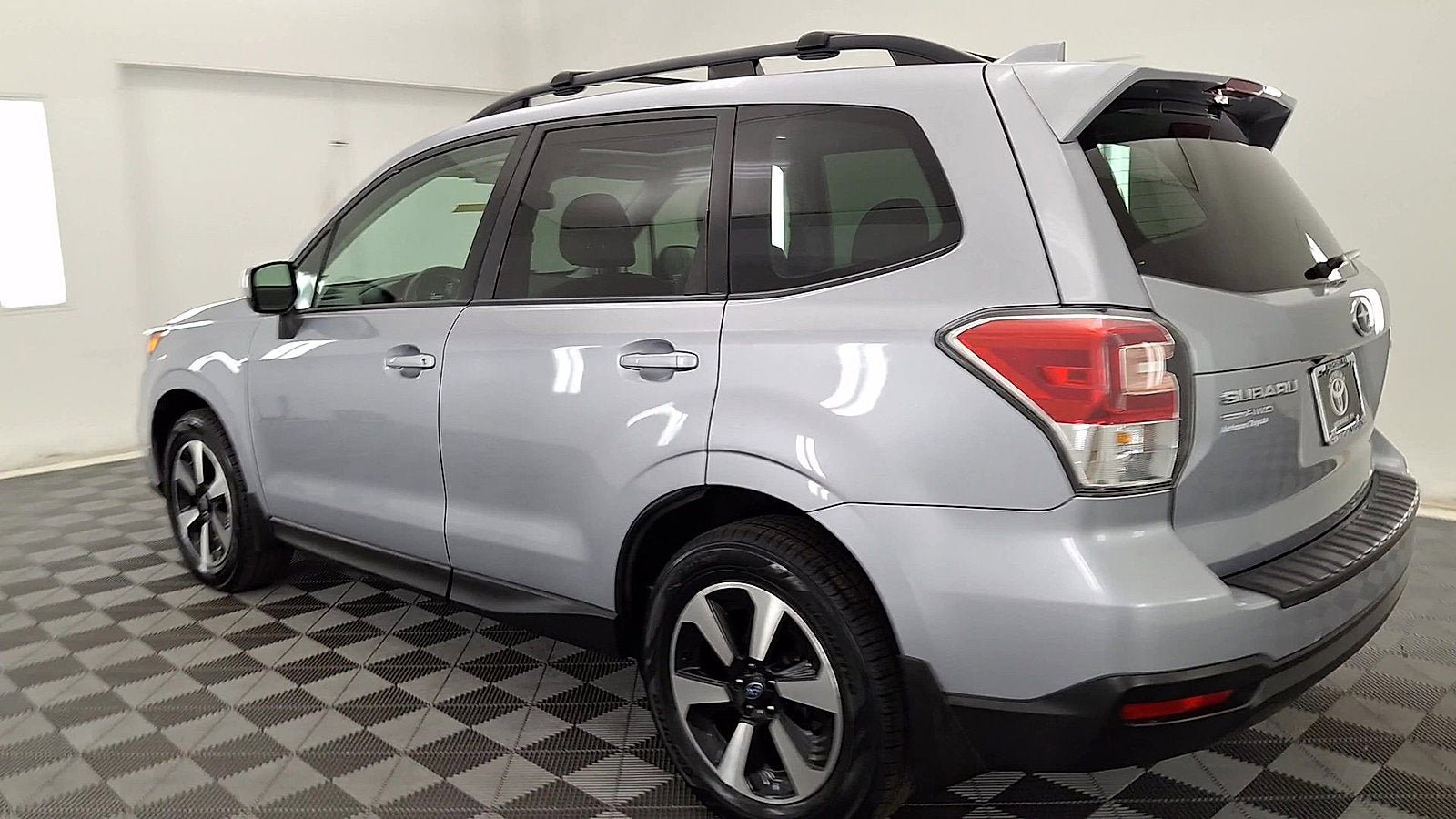 Used 2017 Subaru Forester 2.5i Premium w/ Protection Package #1 AWD/4WD image 2