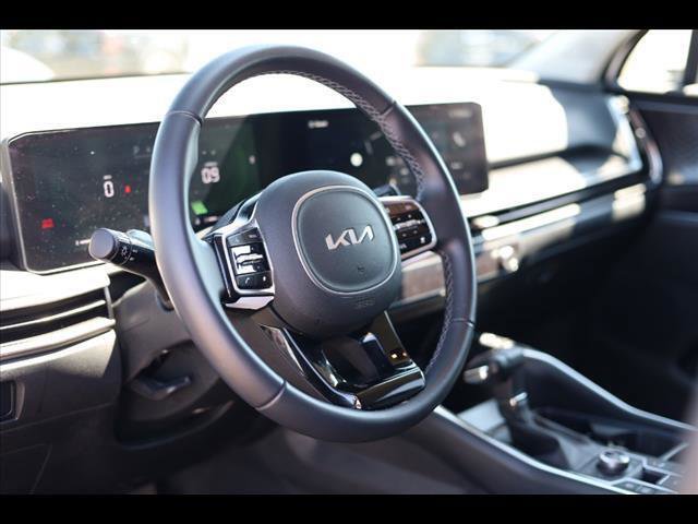 Used 2025 Kia Sorento S image 6