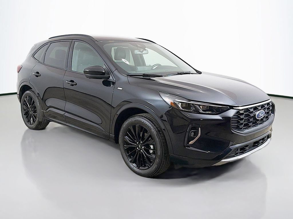 Used 2023 Ford Escape ST-Line Elite AWD/4WD image 2