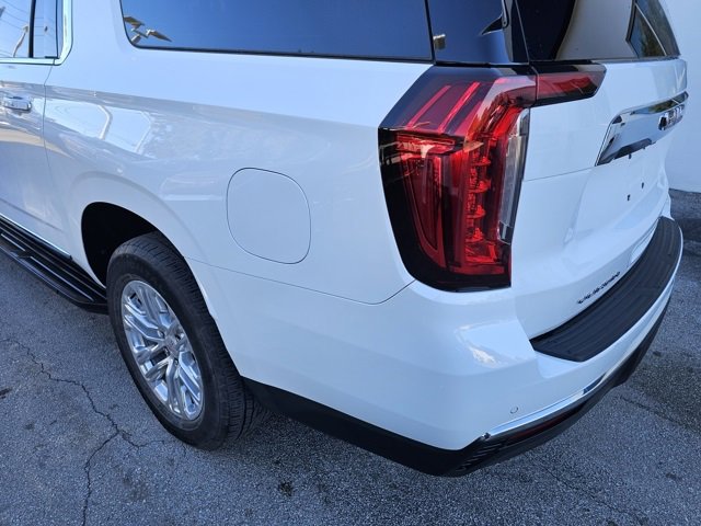 Used 2023 GMC Yukon XL SLT w/ SLT Luxury Package image 15