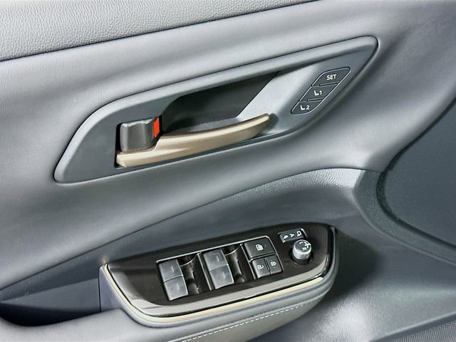 Used 2024 Toyota Crown Limited image 17